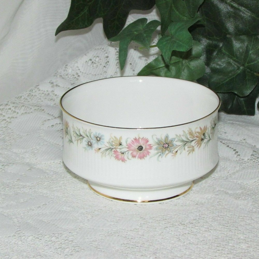 Paragon Fine Bone China Belinda Large Open Sugar or Sauce Bowl Vintage Floral